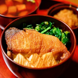 ぶりの照り焼き丼〜大根おろし酢添え